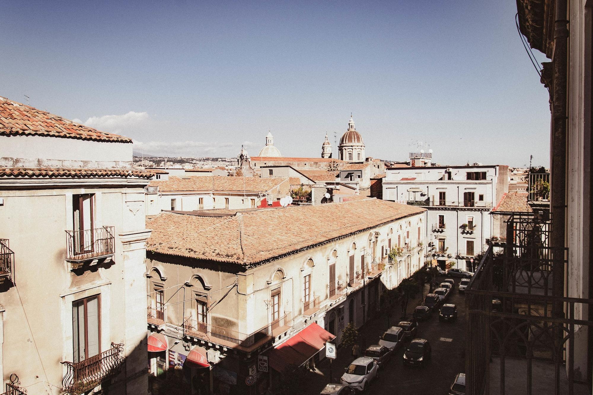 Bed and Breakfast Antica Dimora Caruso Катания Экстерьер фото